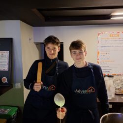 Étudiants au service